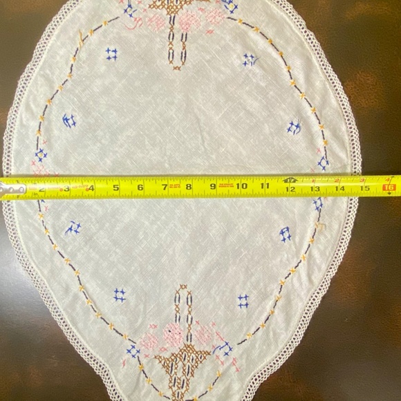 Vintage Handmade Embroidered Table Linens Ice Cream Sundae Oblong Dresser Scarf - Picture 7 of 7